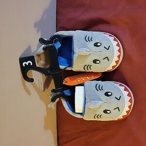 Wonder Nation Boys Shark Slippers, Size 3 NEW